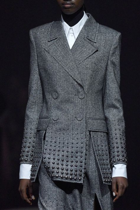 2022 Fashion Show, Apparel Design Inspiration, Tailored Fashion, Anti Fashion, Blazer Designs, Fashionista Clothes, 2022 Fashion, Fashion Inspiration Design, Fall 2022