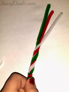 Christmas Crafts Pipe Cleaners, Craft Pipe Cleaner, Candy Cane Ornaments, Scratch Book, Candy Cane Crafts, Crafty Morning, Easy Ornaments, Christmas Art Projects, Christmas Crafts For Toddlers