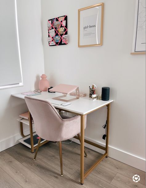 Small Work Desk In Bedroom, Small Desk Inspiration, Small Study Desk Ideas, Simple Desk Ideas, Work From Home Set Up Small Space, Small Desk Ideas Bedrooms, Study Desk Design, Desk Area In Bedroom, Small Apartment Desk