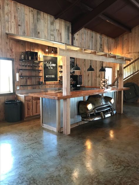 Casa Garage, Bar Deco, Cushion Storage, Man Cave Home Bar, Home Bar Designs, Barn Style House, Pole Barn Homes, Interior Modern, Garage Design