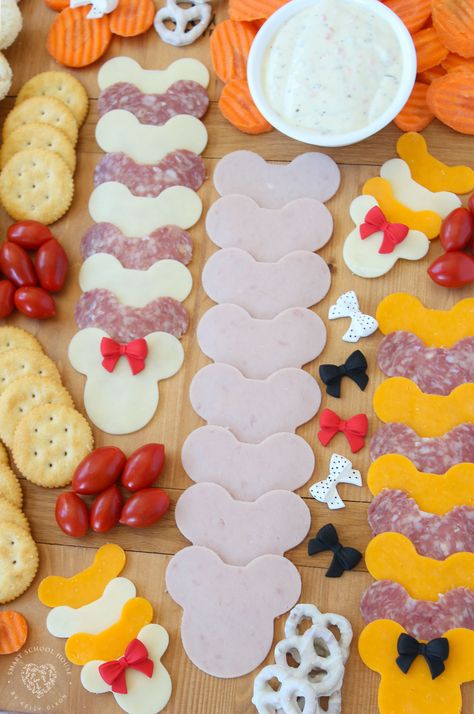 Ideas For Charcuterie Boards, Meat And Cheese Board, White Chocolate Covered Pretzels, Appetizer Party, Picky Eaters Kids, Ideas Lunch, Ramen Noodle Recipes, Disney Snacks, Trending Ideas