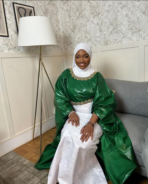 Bazin Styles For Women, Gambian Clothes, Corporate Casual Dress, Muslim Outfit Ideas, Muslim Outfit, African Wedding Attire, Eid Outfits, Mode Turban, African Inspired Clothing