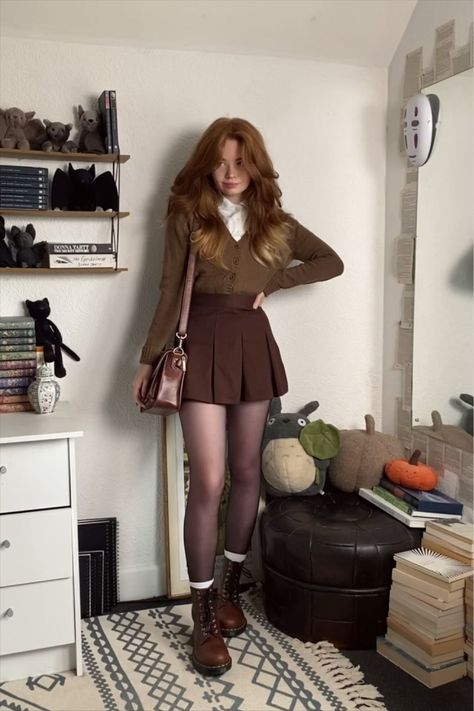 amberfawnby on LTK Light Academia Fashion, Look 80s, Dark Academia Outfits, Dark Academia Outfit, Cosy Autumn, Comfy Boots, Academia Outfits, Winter Outfit Ideas, Autumn Outfits