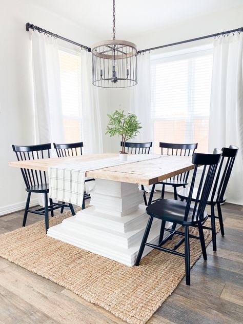 Get the free plans and how-to video to build this DIY Square Dining Table by Shanty2Chic! Essen, Diy Square Dining Table, Square Dining Table Decor, Square Table Dining, Square Dining Room Table, Square Kitchen Tables, Diy Esstisch, Diy Kitchen Table, Square Kitchen