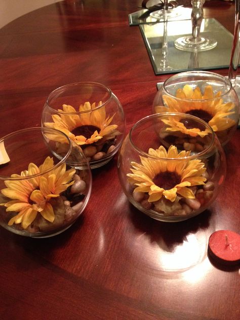 Easy Sunflower Centerpieces, Sunflower Centerpieces Birthday, Anniversary Centerpieces Diy, Hanging Sunflowers, Sunflower Centerpieces Diy, Sunflower Table Centerpieces, Sunflower Wedding Decorations, Fairy Tail Wedding, Diy Gifts For Girlfriend