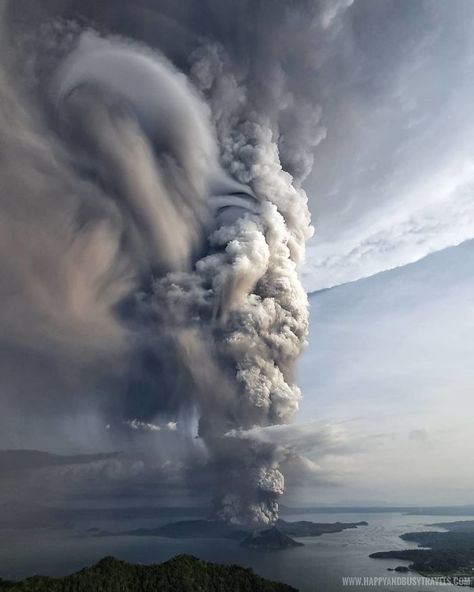 30 Photos That Show The Terrifying Power Of The Taal Volcano Which Just Erupted In The Philippines Ninoy Aquino International Airport, Taal Volcano, Erupting Volcano, San Nicolas, Nature Photographs, Natural Phenomena, Nature Aesthetic, Big Island, The Philippines