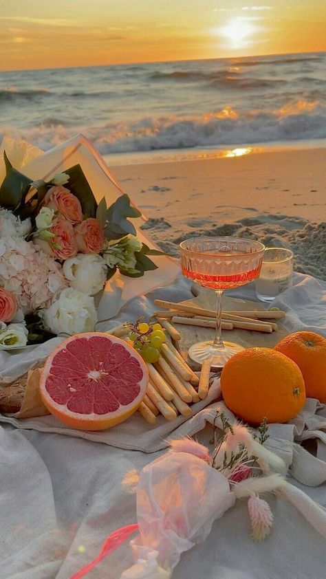 Beach Holiday Picture Ideas, 222 Energy, Romantic Beach Picnic, Dream Dates, Beach Sunset Wallpaper, Picnic Inspiration, Pretty Landscapes, Sunset Wallpaper, Wallpaper For Your Phone