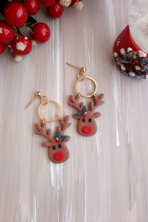 Reindeer Polymer Clay Earrings, Reindeer Clay Earrings, Reindeer Clay, Glowforge Earrings, Reindeer Earrings, Polymer Clay Beads Diy, Polymer Clay Kunst, Christmas Jewelry Diy, Christmas Mistletoe