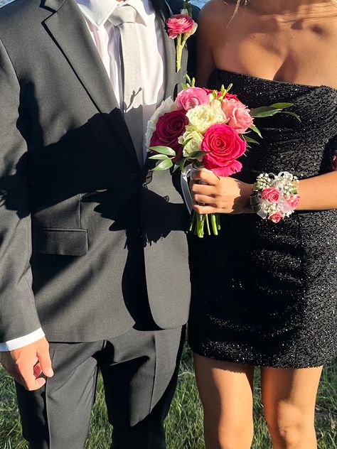 Black Dress Bouquet Prom, Black Prom Dress With Bouquet, Corsages For Black Dress Prom, Black Prom Dress Flowers, Black Prom Dress Flower Bouquet, Prom Corsage With Black Dress, Flowers For Black Dress Prom, Flowers To Go With Black Dress, Bouquet For Black Prom Dress