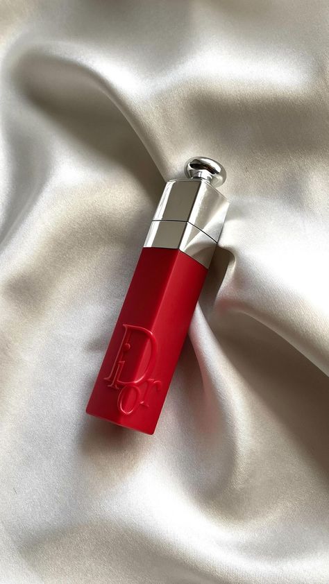 Dior Lip Tint Natural Berry, Dior Lip Tint Aesthetic, Dior Lip Stain, Dior Lip Tattoo, Dior Lip Tint, Dior Addict Lip Tint, Clear Lipgloss, Cosmetics Ads, Penyimpanan Makeup