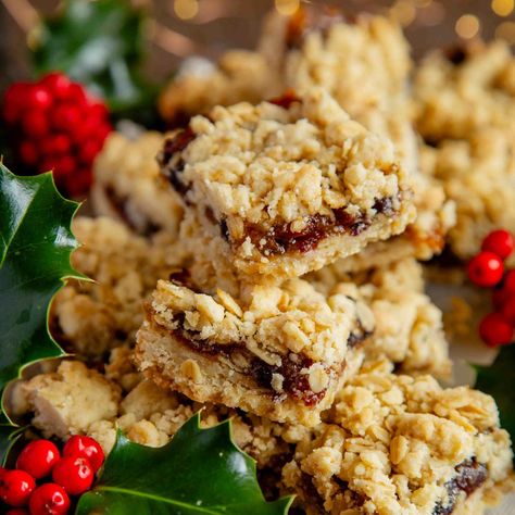 Mincemeat Bars Recipe, Mincemeat Pie, Short Pastry, Sourdough Loaf, Minced Meat Recipe, Pie Crumble, Crumble Bars, Mince Recipes, Buttery Biscuits