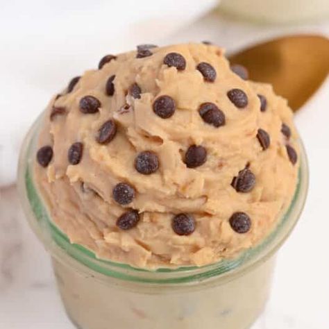 Healthy Chickpea Cookie Dough (High Protein) Macro Friendly Cookie Dough, Macro Friendly Christmas Treats, Macro Friendly Desserts, High Protein Cookie Dough, Lean Program, Protein Cookie Dough Recipe, Healthy Cookie Dough Recipe, Greek Yogurt Cookies, Cookie Dough Yogurt