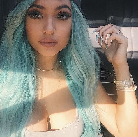 See all of Kylie Jenner's rainbow hair color choices Kylie Jenner Blue Hair, Kylie Jenner Challenge, Moda Kylie Jenner, Kendall Ve Kylie, Baby Pink Hair, Stile Kylie Jenner, Kylie Jenner Hair, Looks Kylie Jenner, Kylie Jenner Lips