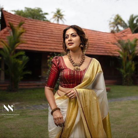 Anusree Latest Photos https://www.kerala9.com/gallery/anusree/ #Anusree #keralasarees #kerala9 #traditional #fashion #setsaree #happiness @anusree Mundu Saree, Saree Images, Set Saree, Indian Photoshoot, Elegant Blouse Designs, Malayalam Actress, Traditional Fashion, Megan Fox, Deepika Padukone