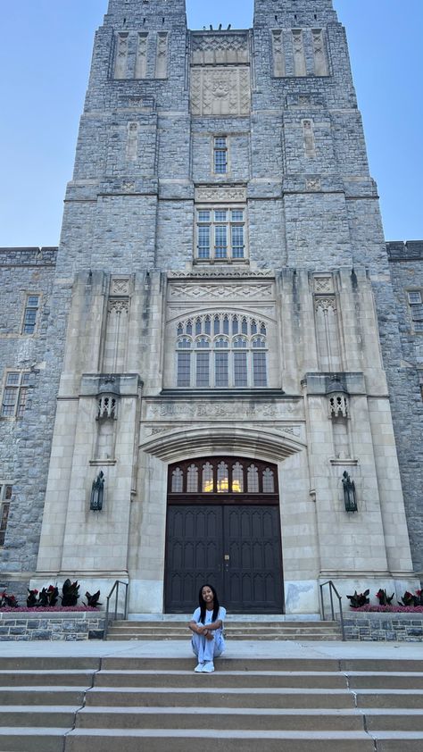 virginia tech is such a photogenic campus, both during the night and day #yunxiaoyu #darkacademia #academia #academic #photogenic #university #uni #beautiful #vtech #virginiatech #virginiatechnology #virginiapolytechnic Virginia Tech Aesthetic, Virginia Tech Campus, Romanticizing College, College Core, College Vibes, College Vision Board, Tech Aesthetic, V Tech, Dream College