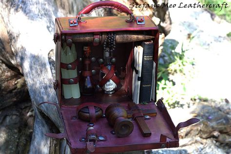 LARP - Leather bag Witch Hunter - Inquisitor - Exorcist Larp Props, Witch Hunter, Diy Leather Bag, Leather Gear, Steampunk Costume, Leather Projects, Leather Bags Handmade, Leather Briefcase, Leather Items