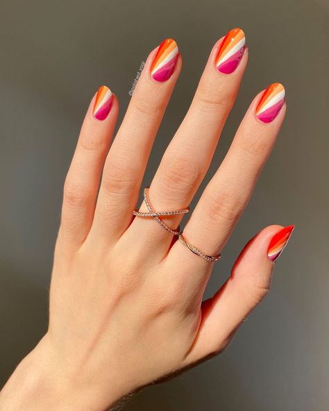 Stefanie ☀️ on Instagram: “•PR• Absolutely adore this design I did for the Lesbian Pride Flag! ❤️🧡🤍💗💜 like I mentioned last week, I want to highlight other flags this…” Flag Nails, Nail Designs Pictures, Simple Nail Designs, Nail Extensions, Dream Nails, Floral Nails, Short Acrylic Nails, Nail Designs Summer, Nail Trends