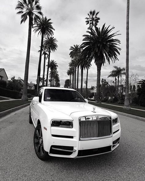 Rr Car, White Rolls Royce, White Rolls, Rolls Royce Wallpaper, Luxury Cars Audi, Airport Car, Rolls Royce Cullinan, Luxurious Cars, Lux Cars