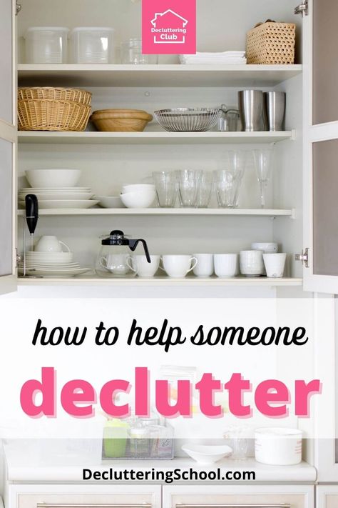 How to help someone else declutter - what to do and 6 questions to ask - Decluttering School College Apartment Kitchen, Decluttering Challenge, Declutter Kitchen, Healthy Wealthy, Boss Mom, Living Room Decor Gray, Kitchen Clutter, How To Declutter, Declutter Your Life