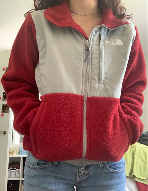 North Face Astetic, North Face Fleece Outfit Woman, North Face Zip Up Outfit, Northface Fleece Outfits, North Face Sweater Outfit, The North Face Women, The North Face Aesthetic, North Face Vest Outfit, North Face Fleece Outfit