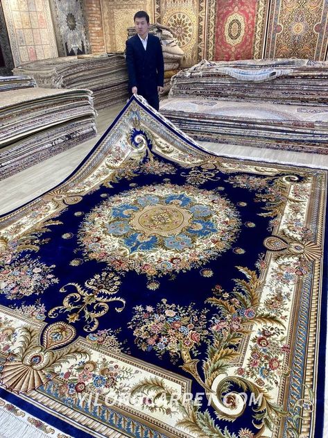 Carpet For Dogs, Carpet Tiles Ideas, Round Table Rug, Luxury Room Design, Ikea Dining Room, Dining Room Rugs, Beautiful Bedroom Colors, Luxury Floor Plans, Baroque Decor