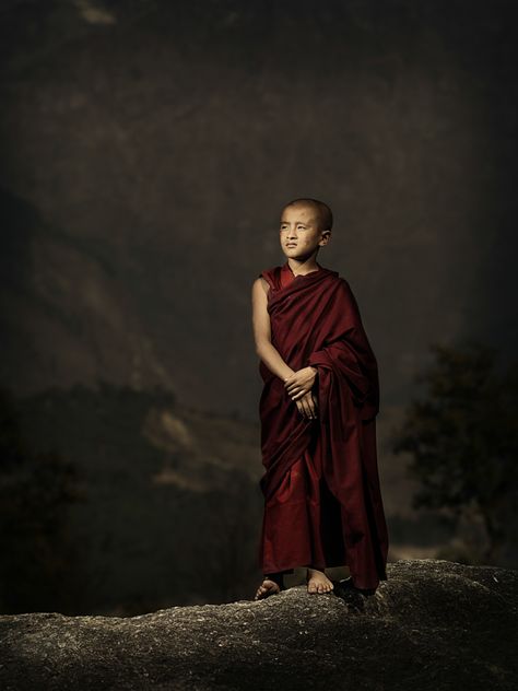 The Monks on Behance Monk Meditation, Tibetan Monk, Arte Yoga, Little Buddha, Buddha Zen, Buddhist Monk, Buddha Image, Best Beauty Tips, Tibetan Buddhist