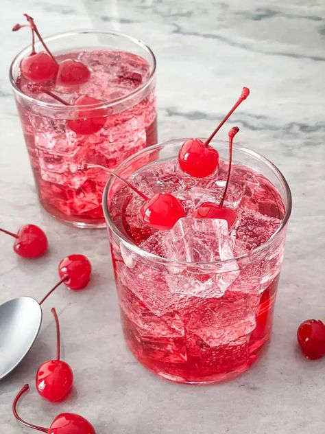 Dirty Shirley cocktail is a fun alcoholic twist on the Shirley Temple childhood favorite! This drink has become popular in social medial and viral for its throwback flavors of lemon lime soda, cherries, and grenadine. A fun vodka drink recipe! Shirly Temple Drink, Dirty Shirley Temple, Dirty Shirley Recipe, Shirley Temple Drink, Dirty Shirley, Vodka Recipes Drinks, Cherry Drink, Child Star, Lemon Lime Soda