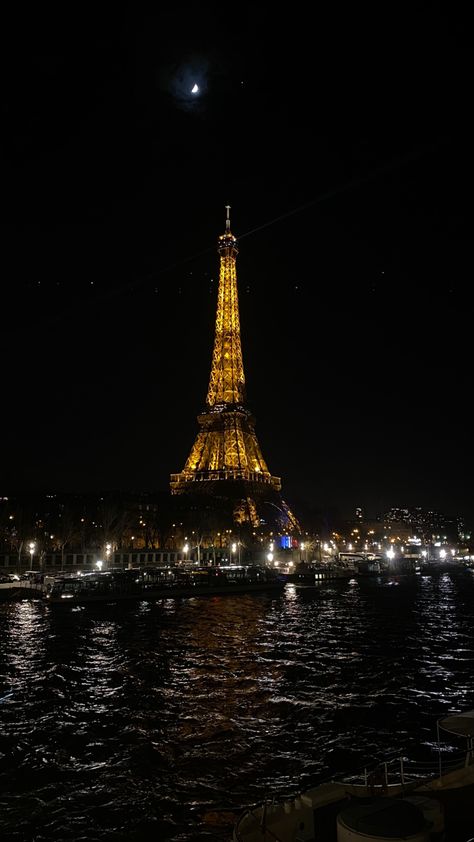 Eiffel Tower Wallpaper Night, Reem Core Aesthetic, Paris Night Aesthetic Wallpaper, Aesthetic Nuit, Iphone Wallpaper Paris, Paris Night Wallpaper, Paris Dark Aesthetic, Wallpaper Iphone Paris, Paris Lockscreen