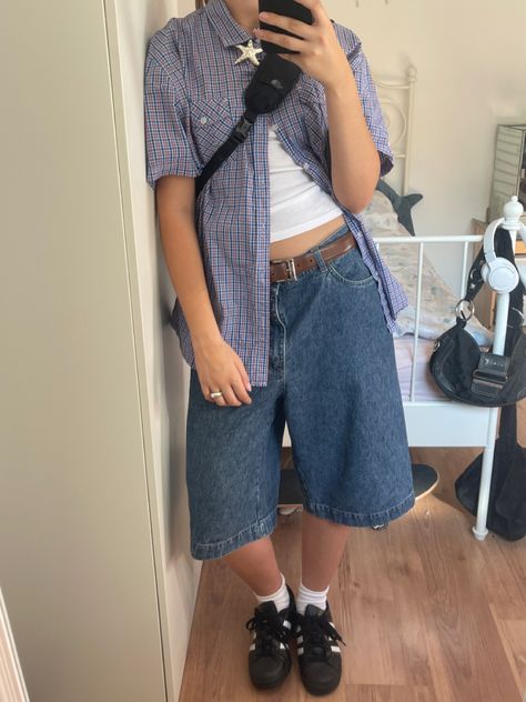 Shirt And Jorts Outfit, Button Up With Jorts, Stem Summer Outfits, Outfit Ideas Jorts, Jorts Outfit Aesthetic, Short Sleeves Outfit, Jort Outfits, Thrifting Inspiration, Jorts Outfit