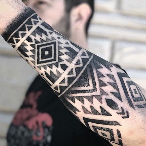 Arlo Tattoo, Tattoos Arm Mann, Pattern Tattoos, Tato Maori, Tattoo Band, Native American Tattoos, Native Tattoos, Forearm Band Tattoos, Tattoo Trend