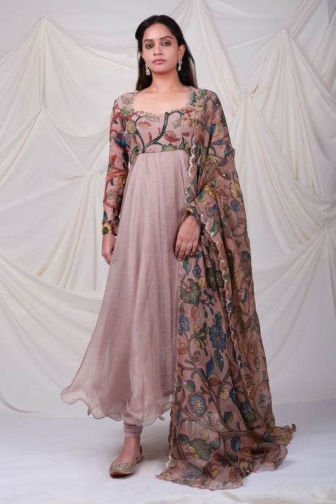 Buy Pink Silk Hand Painted Floral Kalamkari Cutwork Anarkali Set For Women by AAMRA BY LAVANYA Online at Aza Fashions. Kalamkari Frocks For Women, Kalamkari Anarkali Designs, Kalamkari Dupatta With Dress, Kalamkari Long Frocks, Kalamkari Lehenga Designs, Floral Anarkali Dresses, Kalamkari Anarkali, Silk Anarkali Dress, Kalamkari Kurti