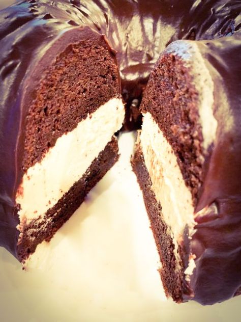 Ring Ding Cake, Ding Dong Bundt Cake Recipe, Ding Dong Cake Recipe Easy, Ding Dong Bundt Cake, Hoho Cake, Cake For My Boyfriend, Bundt Cake Recipes Chocolate, Simple Bars, Ding Dong Cake Recipe