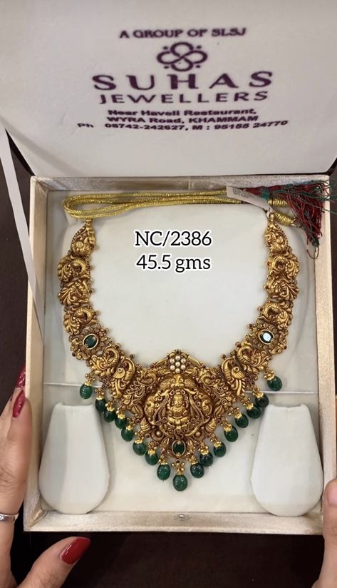 Heavy Gold Necklace Designs, Heavy Necklace Designs, Neckpiece Jewelry Gold, Temple Necklace Jewellery, Neckless Gold Jewelry Indian Wedding, Gold Temple Jewellery Necklace Set, 60 Grams Gold Haram Designs, Short Haram Designs Gold, Nakshi Necklace Designs