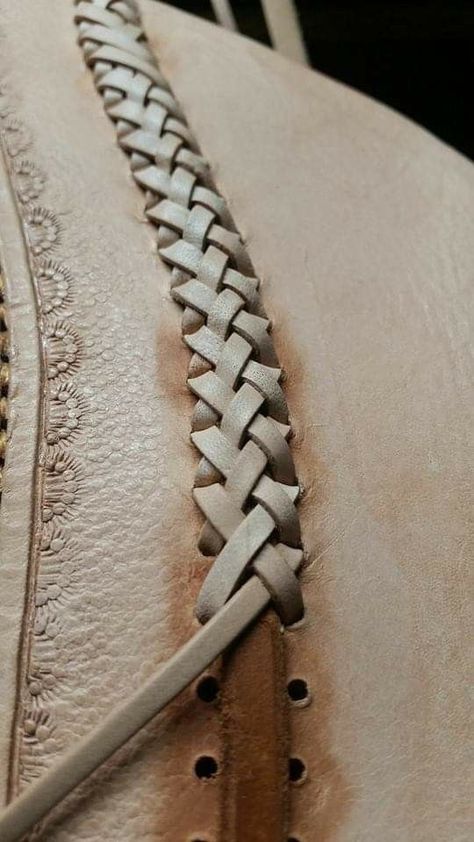 Decorative Leather Stitching, Leather Carving Ideas, Leather Stitching Techniques, Leather Products Ideas, Leather Craft Ideas, Leatherworking Projects, Leatherworking Ideas, Leather Artwork, Diy Leather Working