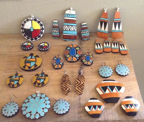 Gourd wood jewelry necklace pendants and earrings . Gourd Jewelry Earrings, Terracotta Ideas, Gourd Jewelry, Native Pottery, Gourds Crafts, Painted Gourds, Native American Pottery, Rock Painting Patterns, Painted Earrings