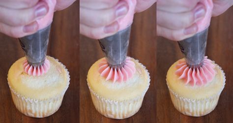 how to frost cupcakes Frost Cupcakes, Frosting Tips, Cupcake Icing, Cupcake Frosting, Yummy Cupcakes, Cake Decorating Tips, Frosting Recipes, Cookie Cake, Cakes And More