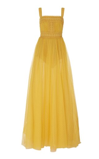 Shop Macramé Tulle Gown. This **Elie Saab** Macramé Tulle Gown features a voluptuous floor length skirt with a macramé bodice and straps. Vestidos Color Pastel, Prom Dresses Sleeveless, Elegante Casual, Tulle Gown, Yellow Lace, Elie Saab, Fancy Dresses, Yellow Dress, Pretty Dresses