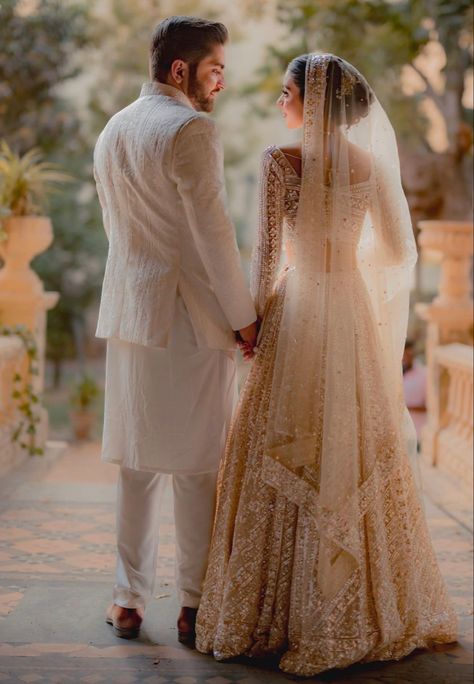 Pakistan Wedding Photography, Wedding Indian Photoshoot, Desi Couple Wedding Photoshoot, Bridal Shoot Ideas Pakistani, Shaadi Couple Poses, Desi Wedding Shoot, Aesthetic Wedding Couple Pictures, Nikkah Pictures Photo Ideas, Nikkah Shoot Poses