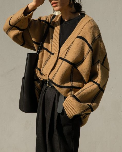 OAK + FORT on Instagram: “IT'S BACK — Inspired by vintage styles, this oversized check cardigan has a subtle stretch for optimal comfort and is minimally detailed…” 00s Mode, Academia Clothes, Oversized Sweater Cardigan, Plaid Cardigan, Vintage Cardigan, Mode Streetwear, Casual Sweaters, Mode Vintage, Knit Fashion