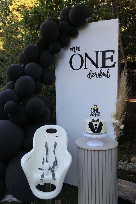 Mr Onederful Birthday Balloon Garland, Isnt He Onederful, First Birthday Black And White, Mr Onederful Birthday Backdrop, Mr Onederful Backdrop, Mr Onederful Centerpiece Ideas, Me Onederful Birthday, Onederful Birthday Party Boy, Mr Onederful Birthday Decoration