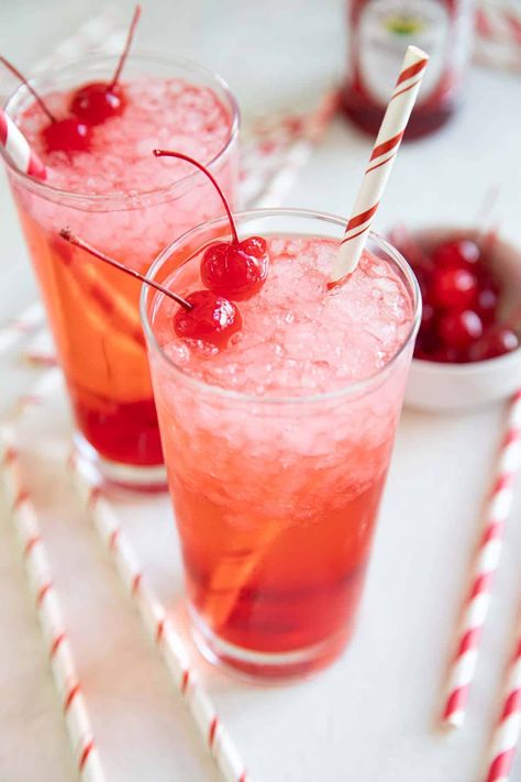 Sherly Temple Drink Aesthetic, Sherlie Temple Drink, Sheryl Temple Drink, Shirley Temple Drink Recipe, Spiked Shirley Temple, Sherly Temple Drink Recipe For Kids, Sweet 16 Drinks, Sherly Temple Drink, Shirley Temple Aesthetic