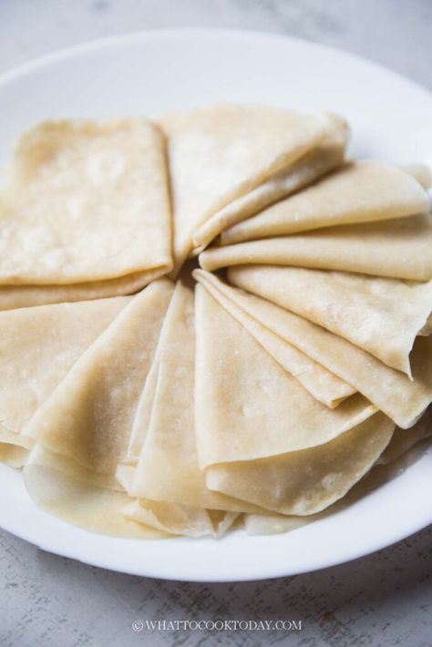 Peking Duck Pancakes (Spring Pancakes/ Mandarin Pancakes/ Chun Bing) Mandarin Pancakes Recipe, Peking Duck Side Dishes, Chinese Pancakes Duck, Chinese Pancakes Recipe, Spring Pancakes, Moo Shu Pancakes, Pancake Recipies, Asian Pancakes, Peking Duck Pancakes