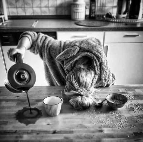 Kaffe Humor, Fii Puternic, Need Coffee, Coffee Love, Coffee Quotes, Coffee Humor, Funny Things, White Photography, Black And White Photography