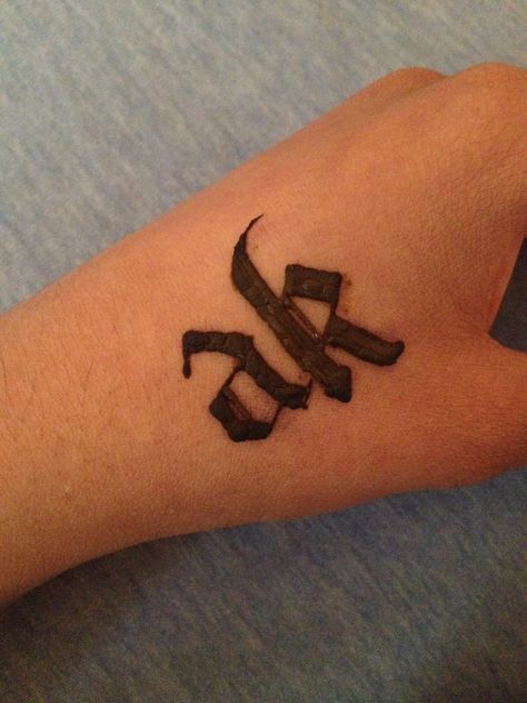 Soul Illustrations - Backhand gothic henna tattoo Gothic Henna, Eid Henna, Black Henna, Tattoo Black, Henna Tattoo Designs, Henna Tattoo, Black Tattoos, Tattoo Quotes, Henna