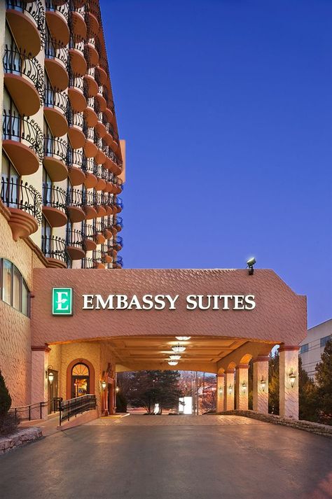 Embassy Suites Kansas City - Plaza - Hotels.com - Hotel rooms with reviews. Discounts and Deals on 85,000 hotels worldwide Embassy Suites Hotel, Kansas City Plaza, Dream Life Goals, Embassy Suites, City Hotel, Hotel Rooms, Free Breakfast, Indoor Pool, Hotel Reviews