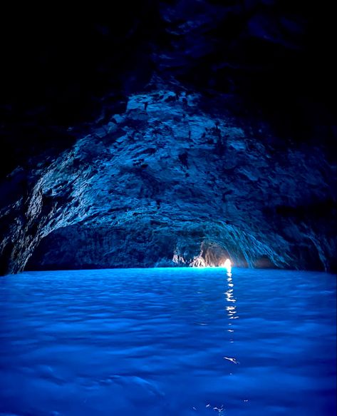 The Blue Grotto sea cave, located on the coast of the island of Capri, Italy, is illuminated with a mystical blue reflection. #bluegrotto #hiddengem #capri #italy Mermaid Grotto, Blue Cave, Gem Cave, Blue Grotto, Bioluminescent Cave, Underwater Cave Aesthetic, Blue Cave Aesthetic, Magic Places Fantasy Dreams, Glowing Cave Aesthetic