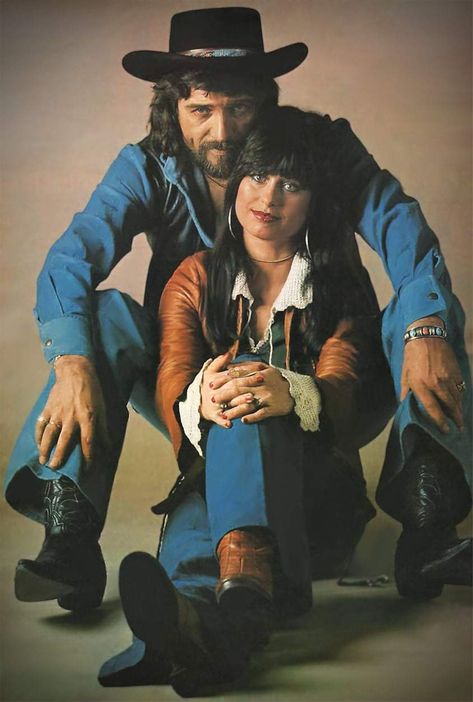 70s Couple, Jessi Colter, Old Country Music, Cowboy Aesthetic, Best Country Music, Waylon Jennings, Outlaw Country, Country Fashion, Country Rock