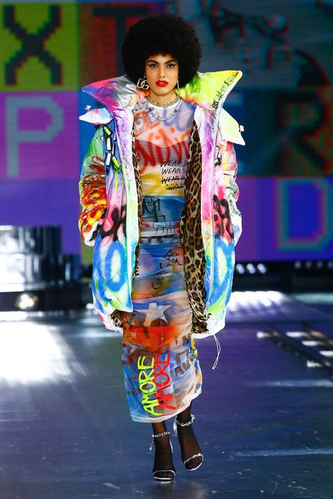 Dolce & Gabbana Fall 2021 Ready-to-Wear Collection - Vogue Colorful High Fashion, Colour Decor, Runway Magazine, Gabbana Dress, Creation Couture, Dolce E Gabbana, Sirens, Milan Fashion Week, Colorful Fashion