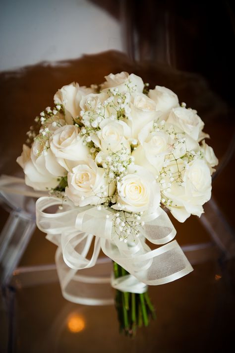 White Flower Bouquet, White Rose Bouquet, Bridal Bouquet Flowers, White Bridal Bouquet, White Wedding Bouquets, Corsage Wedding, Champagne Wedding, White Bouquet, Flower Bouquets