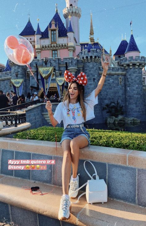 Disneyworld Pictures, Disneyworld Outfit, Disney Poses, Beto Carrero World, Disneyland Photography, Disney Trip Outfits, Disney Outfits Women, Theme Park Outfits, Disneyland Photos